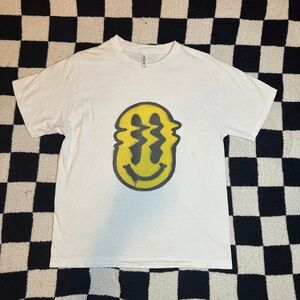 White Graffiti Style Trippy Happy Face 100% Cotton Graphic T-Shirt Size Medium